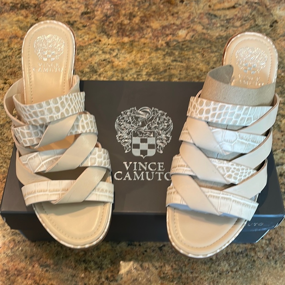 New Vince Camuto Light Taupe/ Cafe Size 9